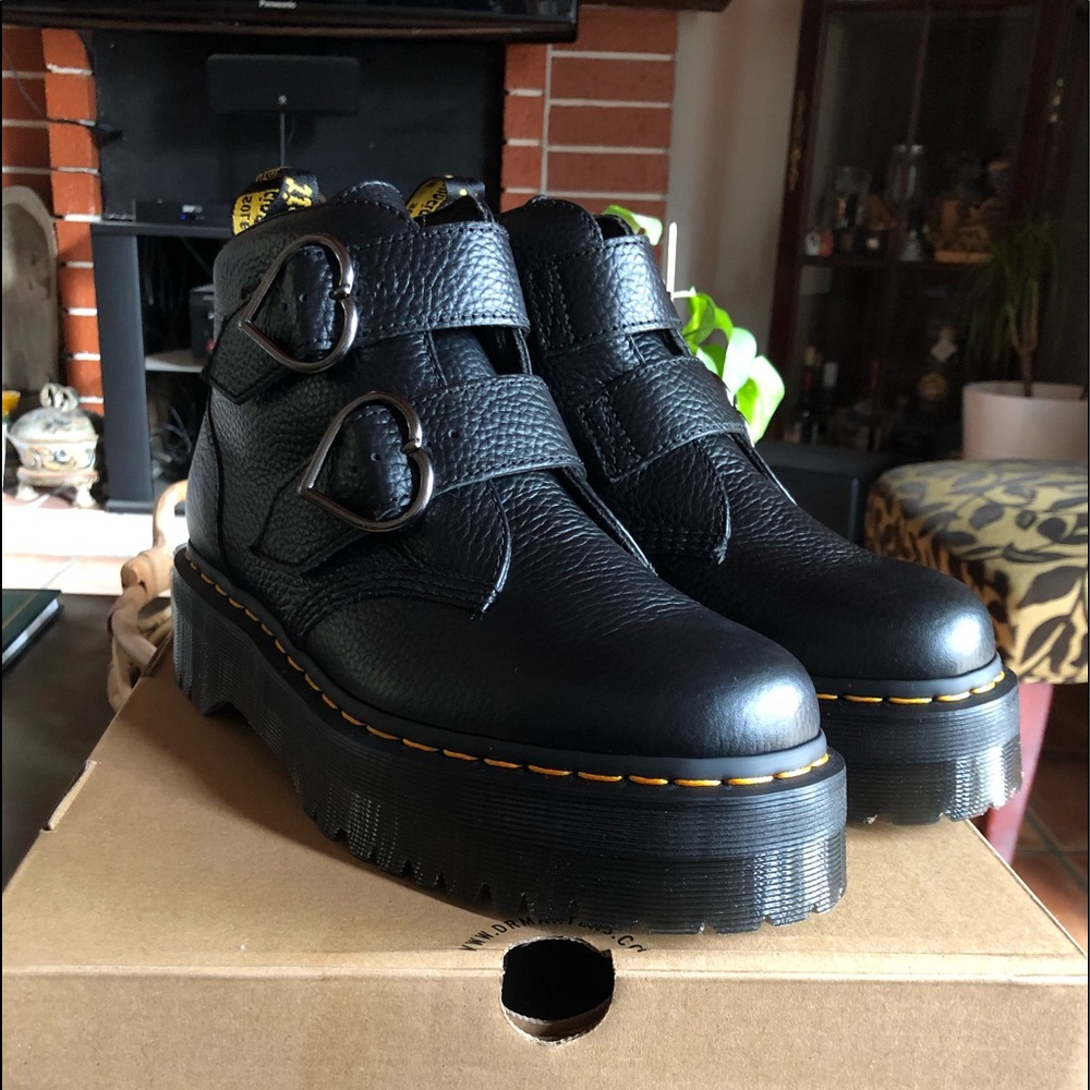DR. MARTENS DEVON HEART LEATHER PLATFORM